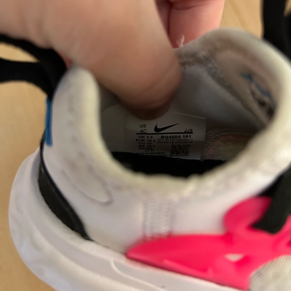 Nike Presto Shoes - Picture 3 of 3